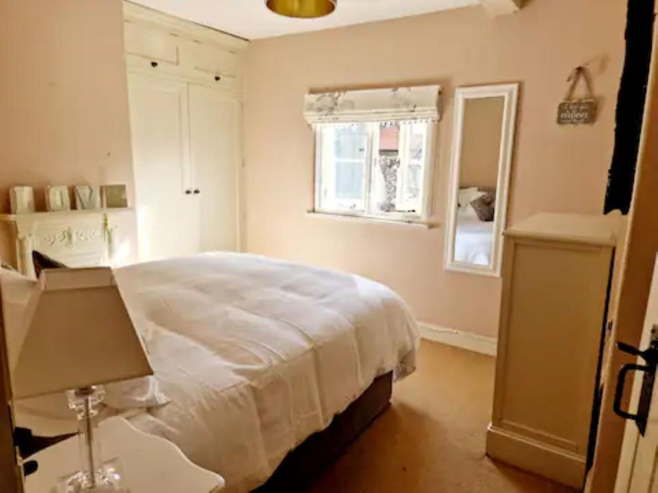 Jackdaw Cottage-Beautiful Cottage, Town Centre Wimborne Minster Bagian luar foto